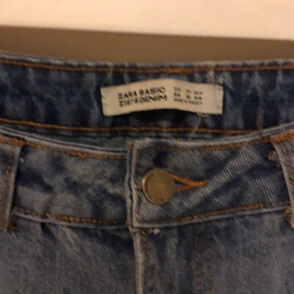 ZARA | Floral embroidered, basic denim - Picture 4 of 5